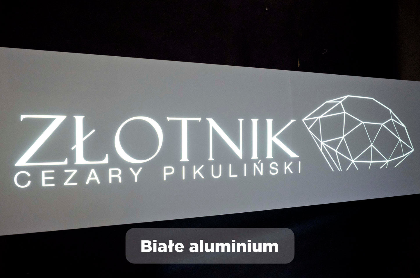 Kaseton reklamowy z dibondu 320 x 90cm