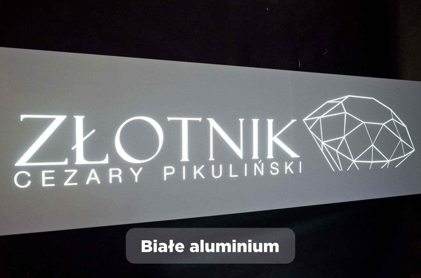 Kaseton reklamowy z dibondu 320 x 50cm