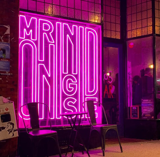 Neon LED w Twojej firmie – jak przyciągnąć wzrok klientów i budować markę?