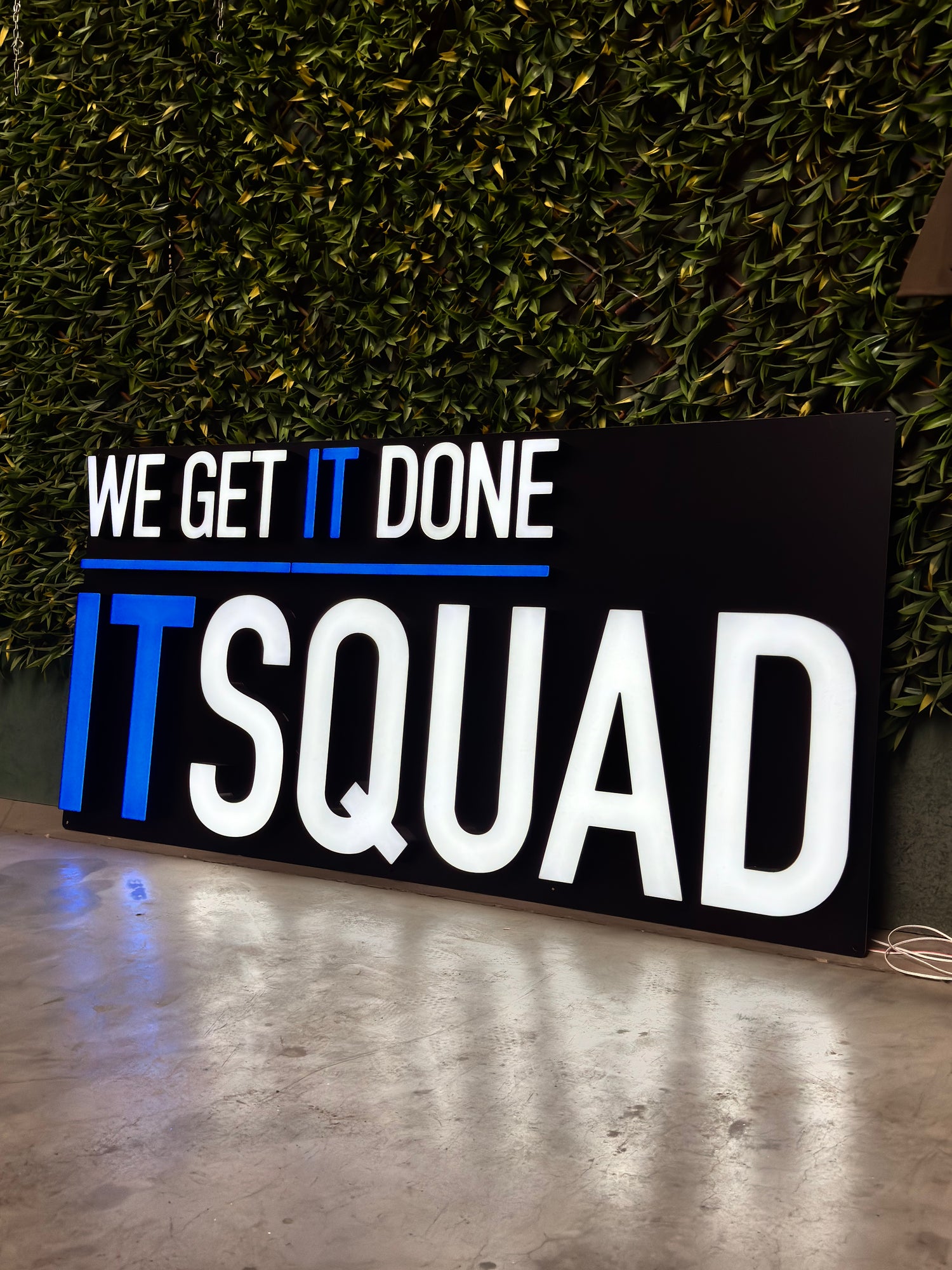 LEDon na czarnym tle