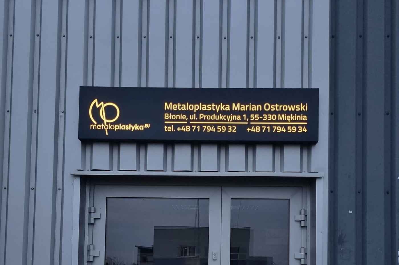 Kaseton reklamowy z dibondu - różne warianty
