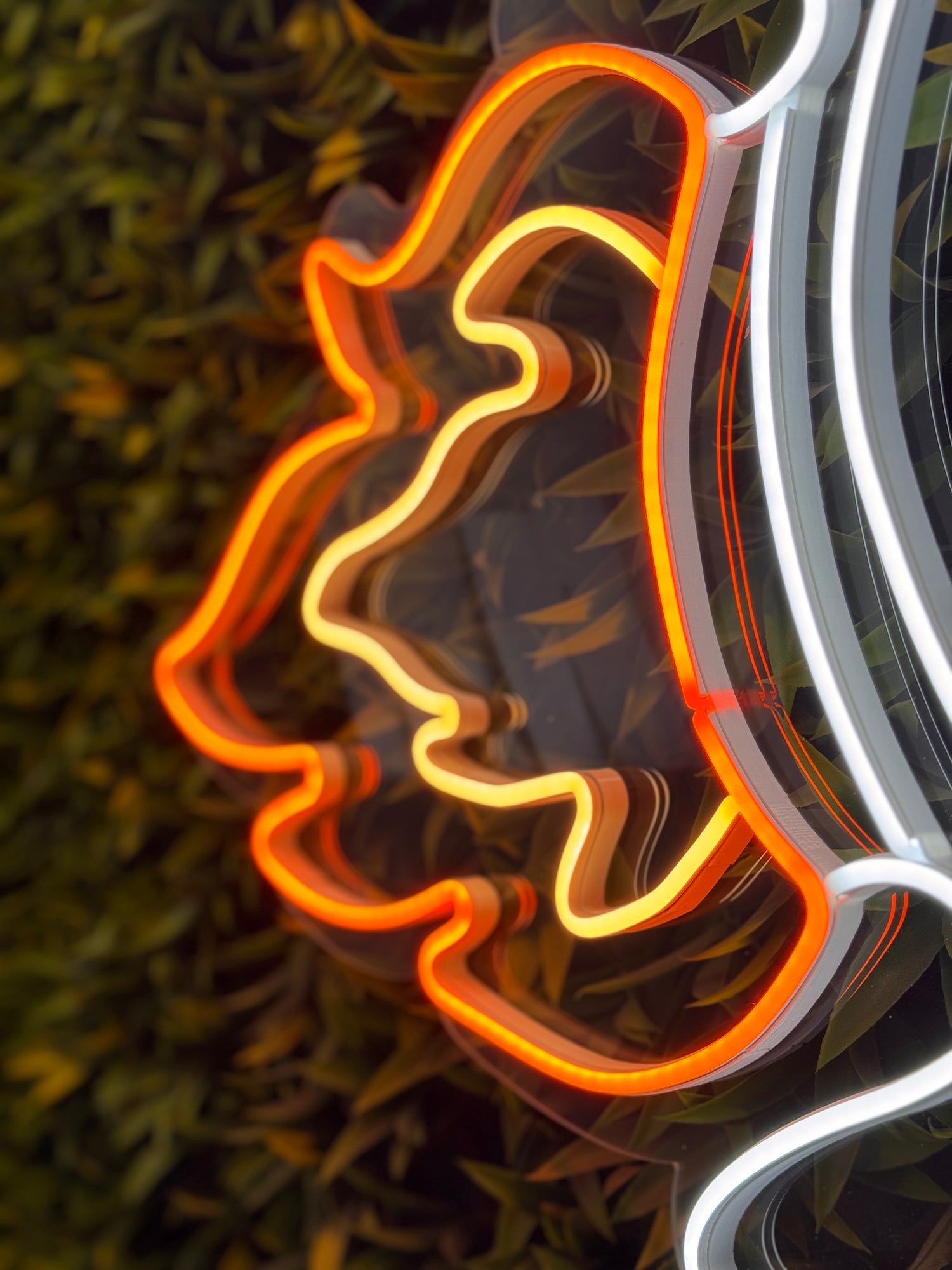 neon LED z ogniem z silnika rakiety