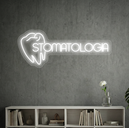 Neon z wizuerunkiem zęba i napisem "stomatologia" na tle szarej ściany